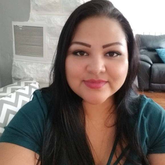 Meet your Posher, Liz - Picture 1 of 2